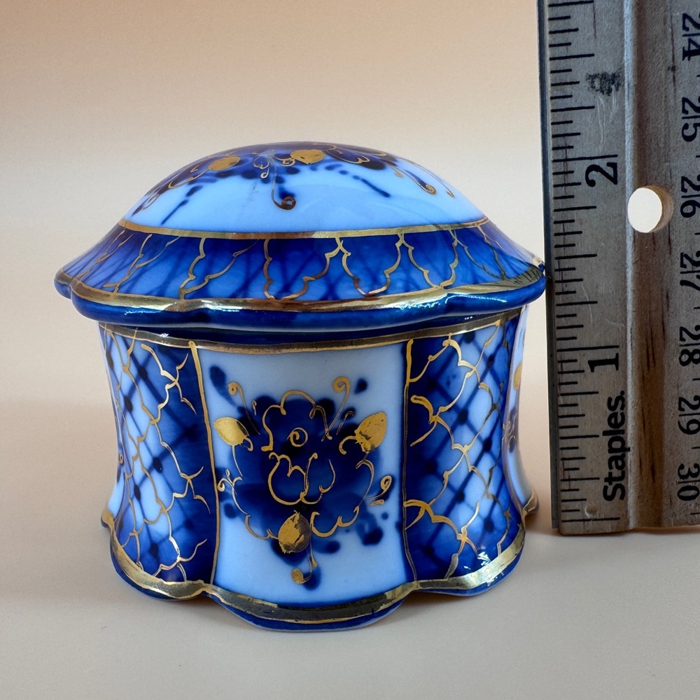 Trinket Box Porcelain Gzhel Hand Painted White Blue Gold NWOT - Picture 4 of 15